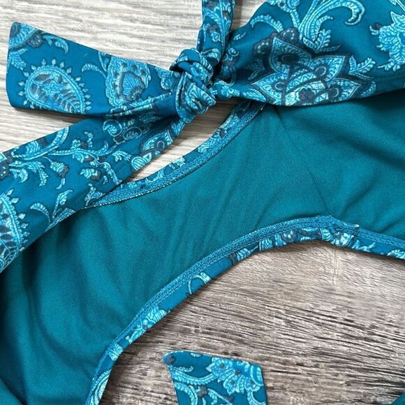 Converse, medium, bikini, bottoms, like NEW! - Picture 7 of 8